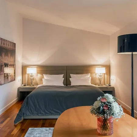 Romantik Kleber Post 4*
